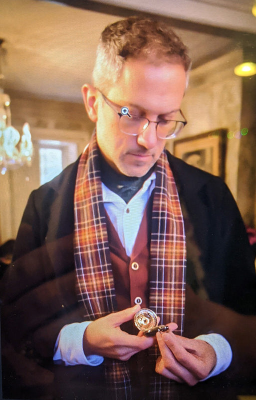 Dapper Tour Guide