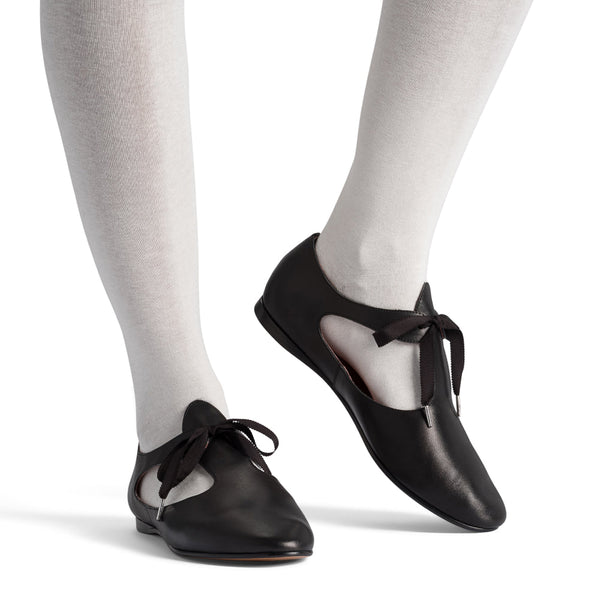 Artemisia Pre-Raphaelite Shoes (Black)