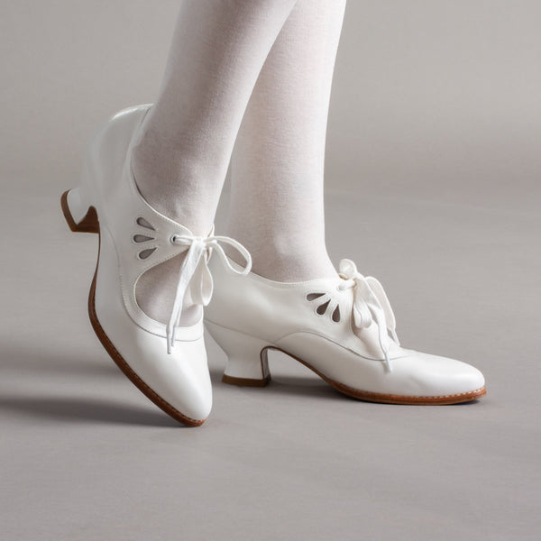 Gibson Edwardian Leather Shoes (Soft Ivory)