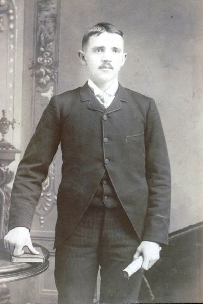 <p>1890s Mens Fashion Guide</p>