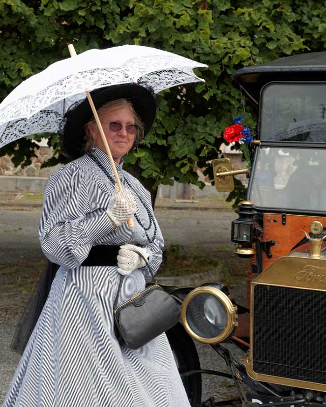 Battenberg Lace Parasol - White – Historical Emporium