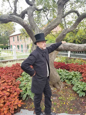 Who Is That Stately Statue