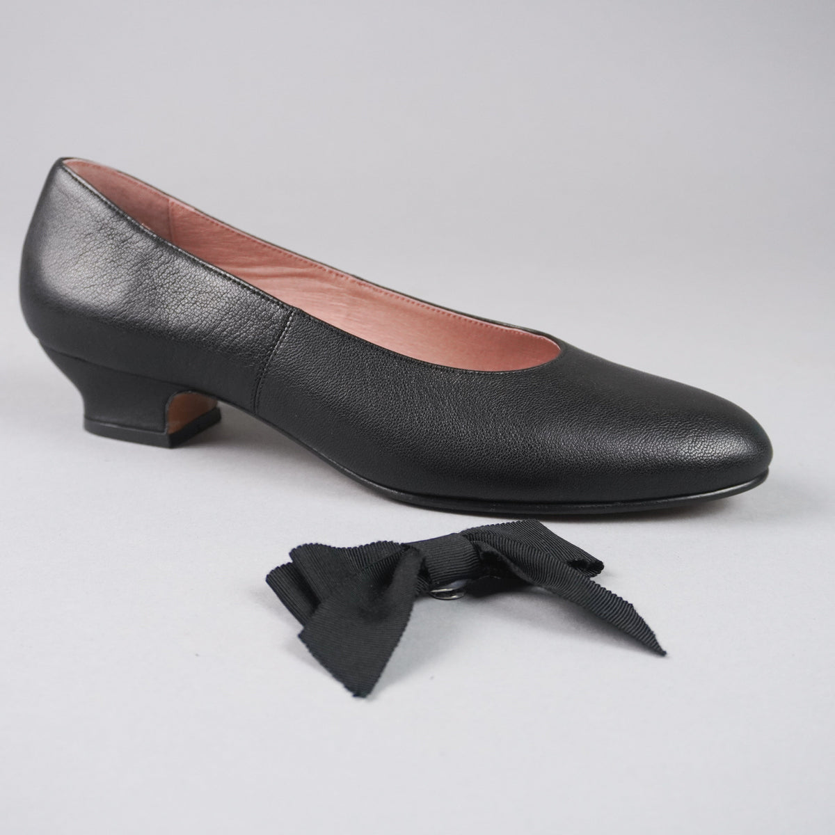 Waltz Edwardian Slipper - Black