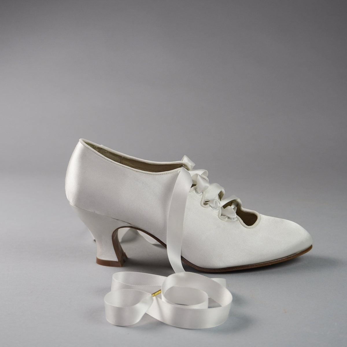 Foxtrot Edwardian Pump - Soft White