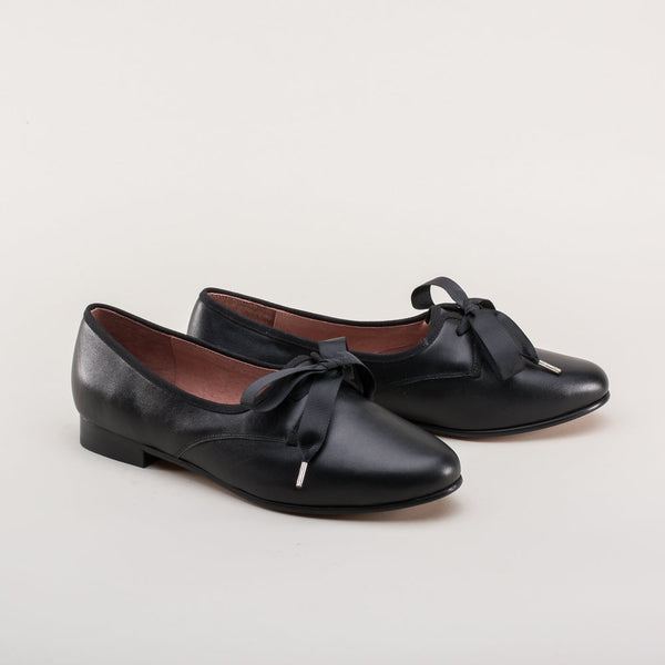 Bertie Regency Pumps - Black